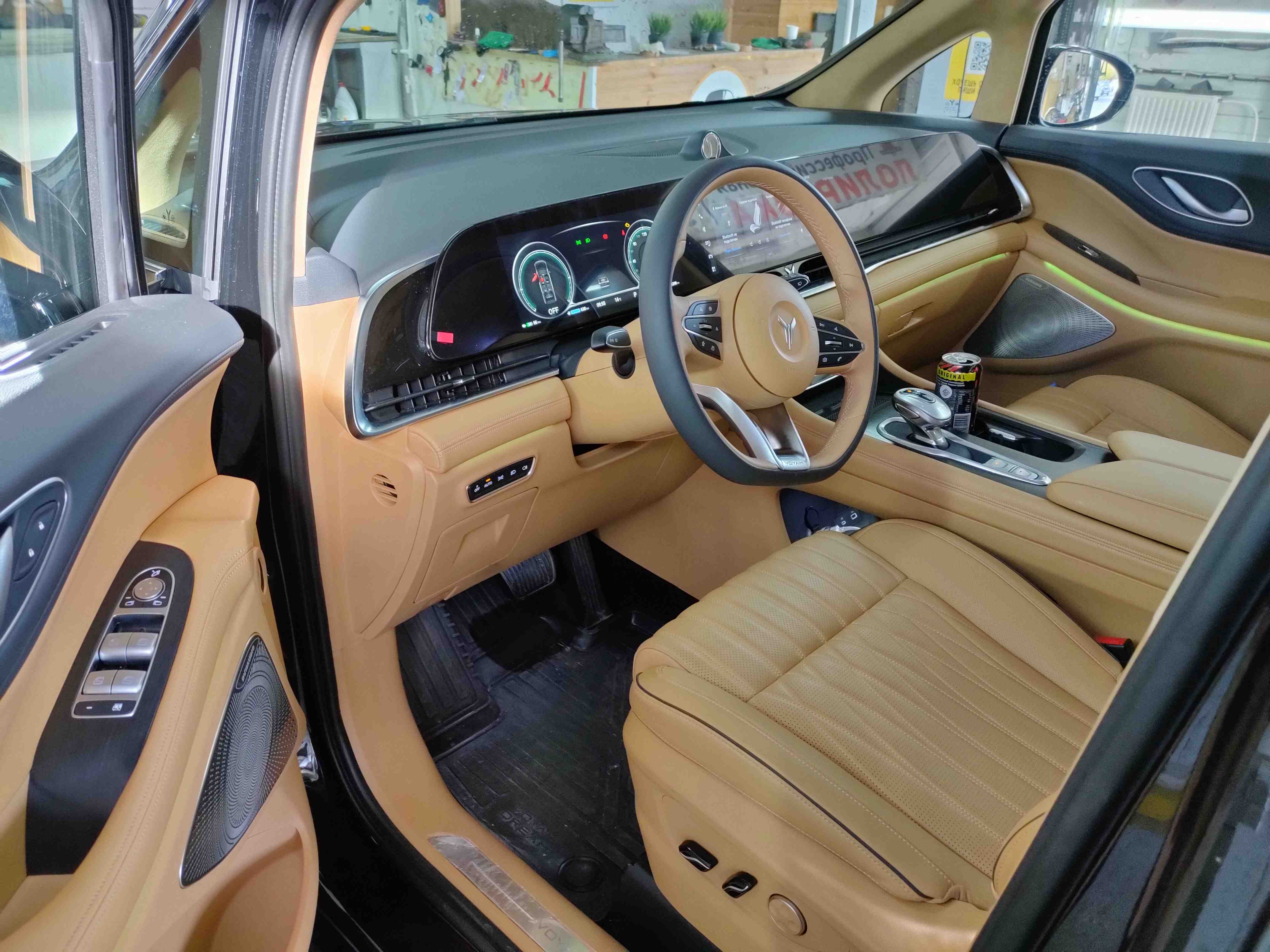 Защитная плёнка на панель и дисплеи в салоне автомобиля